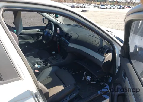 2003 BMW 325Xi из США, поврежденный, VIN WBAEU33463PM53817